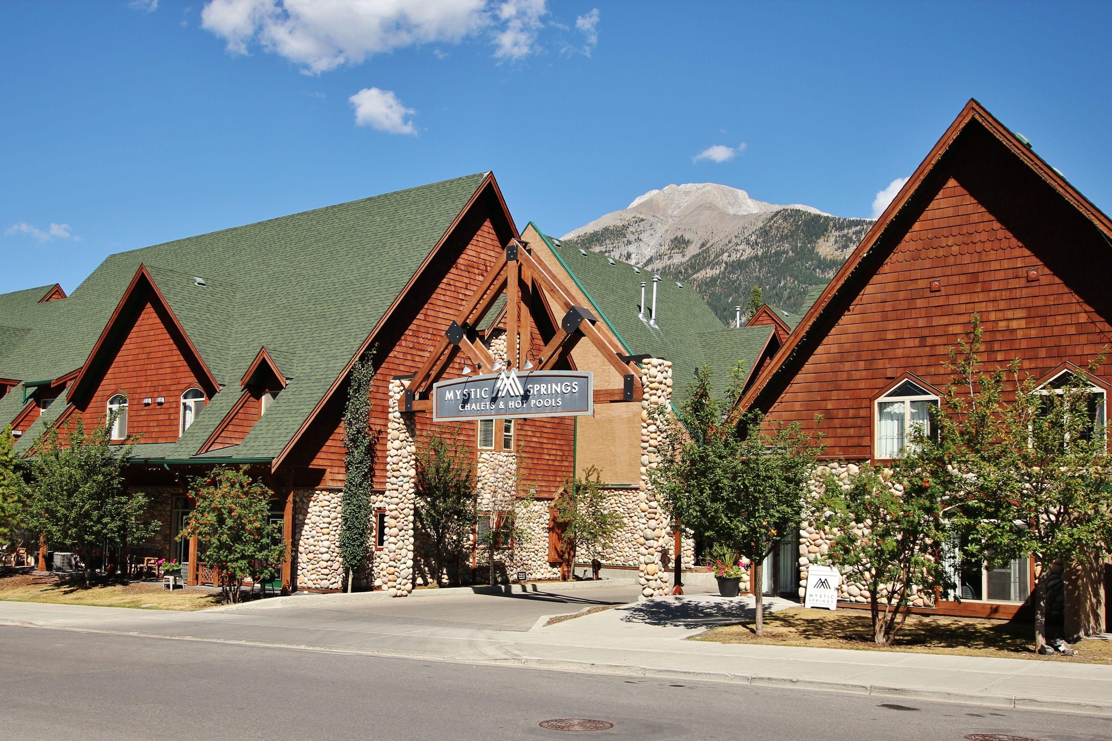 MYSTIC SPRINGS CHALETS & HOT POOLS | ⋆⋆⋆ | CANMORE, CANADA | SEASON ...
