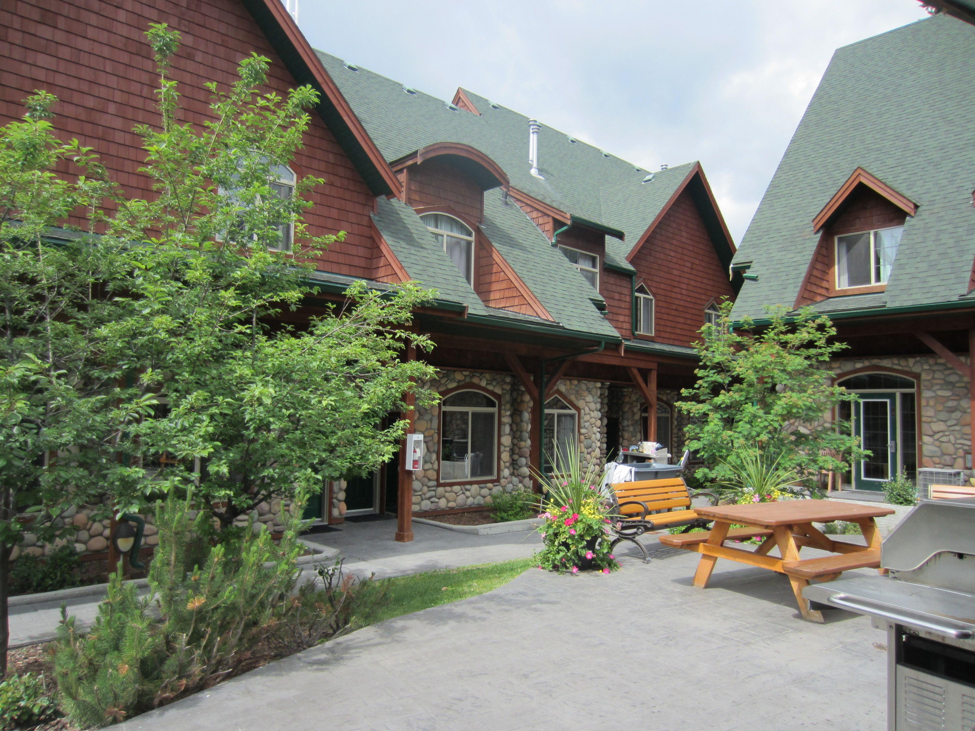MYSTIC SPRINGS CHALETS & HOT POOLS | ⋆⋆⋆ | CANMORE, CANADA | SEASON ...